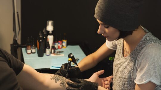 Décider du Tatouage Idéal pour un Homme : Conseils Pratiques