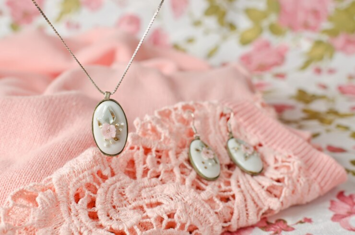 Bijoux en porcelaine