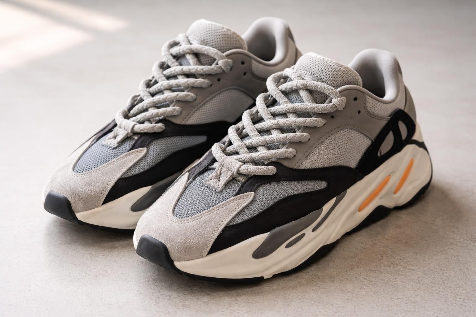 découvrez comment lacer vos yeezy 700 de façon esthétique pour un style unique et tendance. suivez nos astuces simples pour un look parfait.
