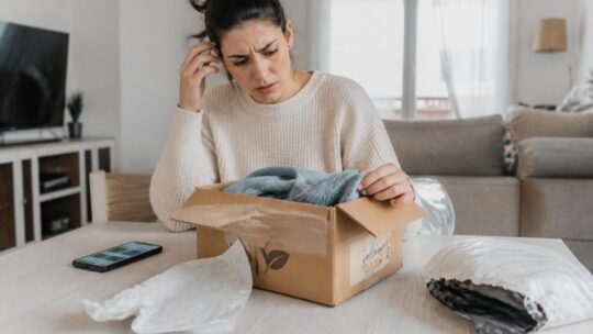 Comment renvoyer un colis Vinted qui ne convient pas : les erreurs à éviter