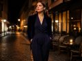 Découvrez quelle veste avec une combinaison bleu marine sera votre meilleur allié pour les soirées