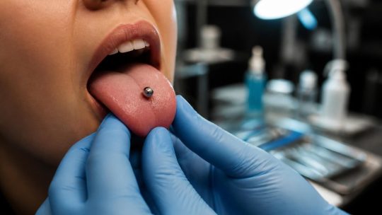 Piercing pour langue : conseils de professionnels